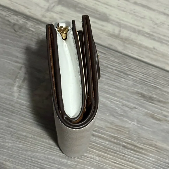 Coach Ivory Leather Wallet with Gold Accents NWOT - Picture 4 of 8